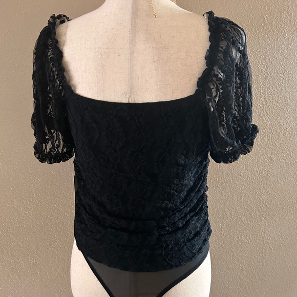 🆕Lace overlay short sleeve bodysuit - Picture 6 of 6